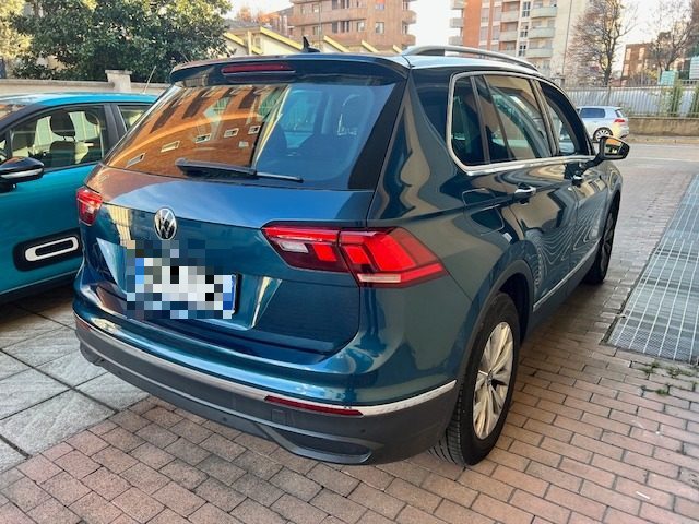 VOLKSWAGEN Tiguan 2.0 TDI 150 CV SCR DSG Life Immagine 3