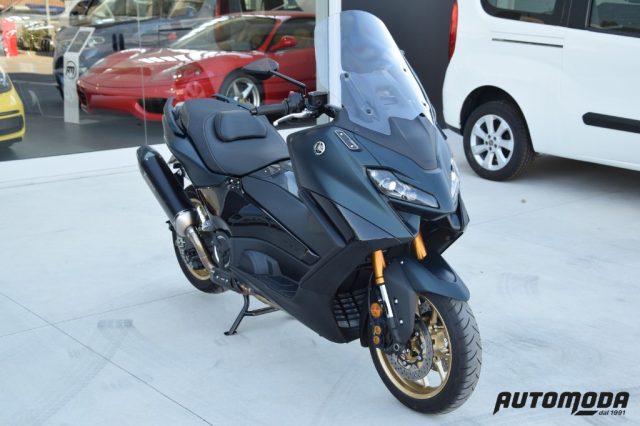 YAMAHA T-Max 560 Tech Max akrapovic Immagine 2