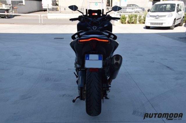 YAMAHA T-Max 560 Tech Max akrapovic Immagine 4