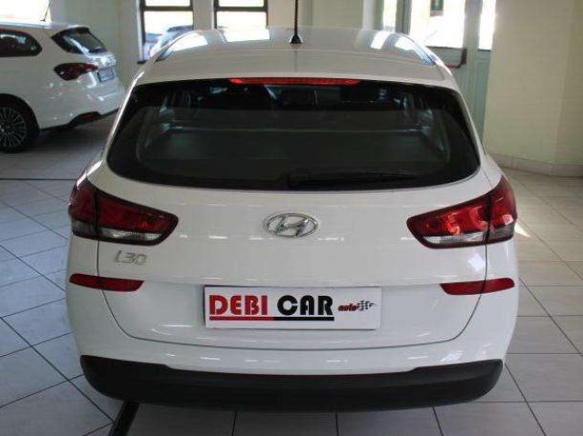 HYUNDAI i30 Comfort 100 CV MY 2020 Immagine 4