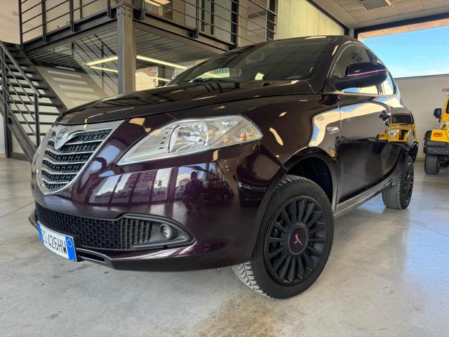 LANCIA Ypsilon 0.9 TwinAir 85 CV 5 porte Metano Ecochic Elefantin Immagine 0