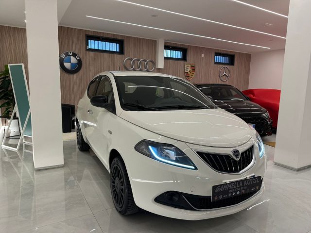 LANCIA Ypsilon 1.0 FireFly 5 porte S&S Hybrid Silver Immagine 2