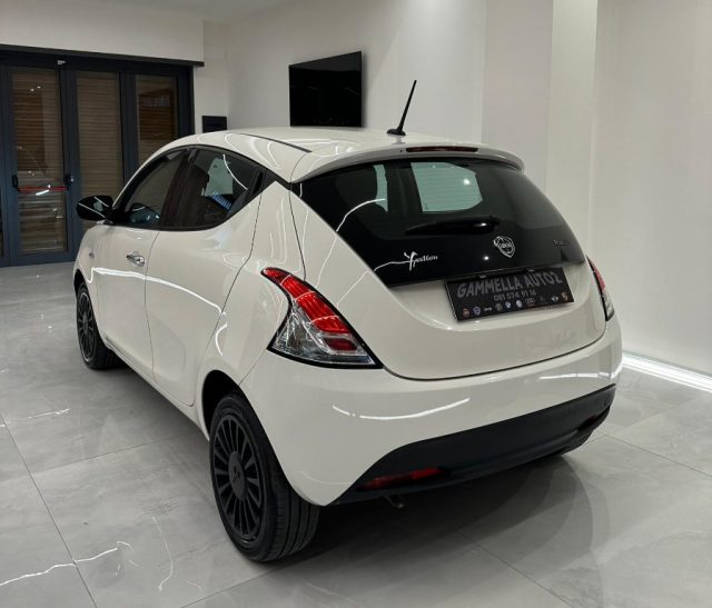 LANCIA Ypsilon 1.0 FireFly 5 porte S&S Hybrid Silver Immagine 3