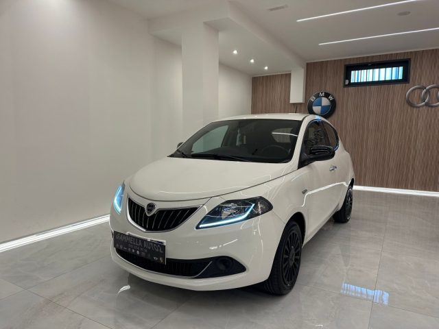 LANCIA Ypsilon 1.0 FireFly 5 porte S&S Hybrid Silver Immagine 1