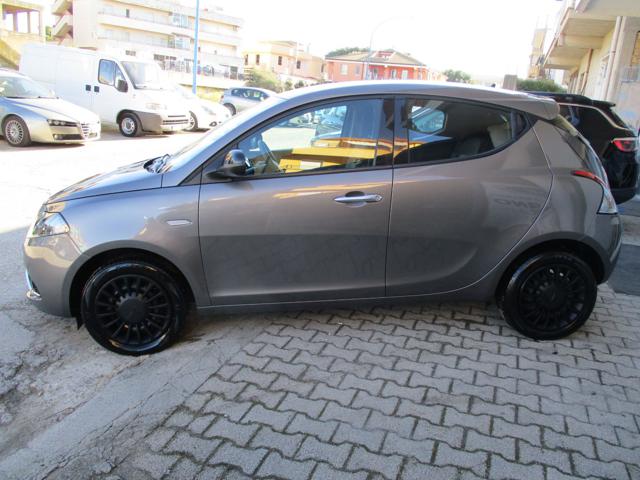 LANCIA Ypsilon 1.0 FireFly 5 porte  Hybrid Silver Immagine 2