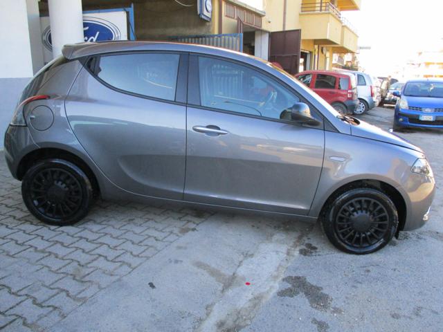 LANCIA Ypsilon 1.0 FireFly 5 porte  Hybrid Silver Immagine 3