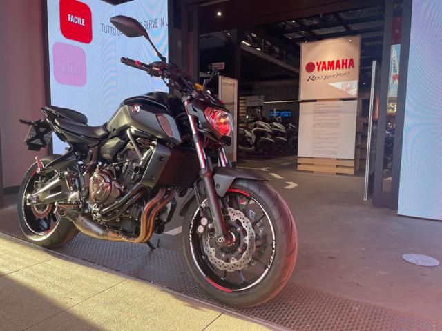 YAMAHA MT-07 . Immagine 1