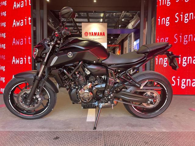 YAMAHA MT-07 . Immagine 3