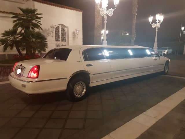 LINCOLN Town Car Limousine Immagine 3