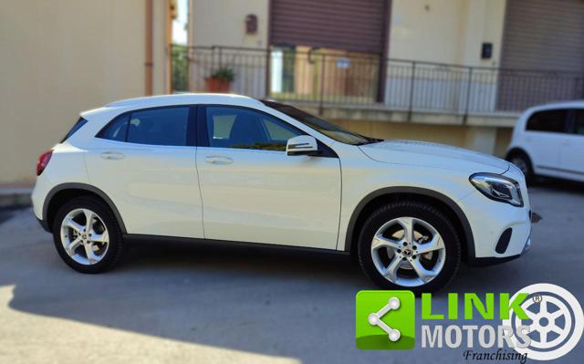 MERCEDES-BENZ GLA 200 d Automatic 4Matic Sport Immagine 4