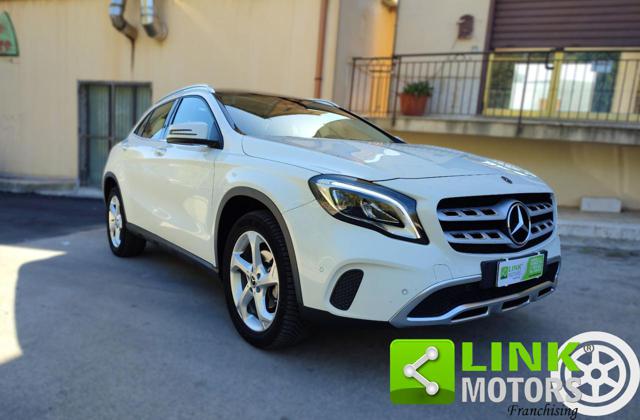 MERCEDES-BENZ GLA 200 d Automatic 4Matic Sport Immagine 1