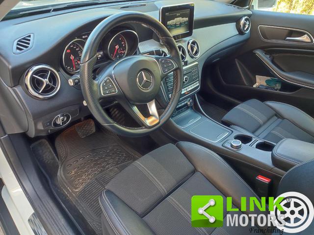 MERCEDES-BENZ GLA 200 d Automatic 4Matic Sport Immagine 2