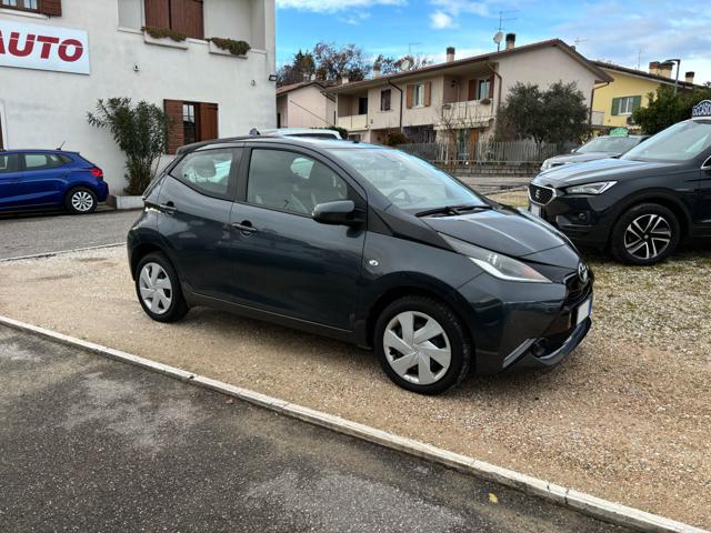 TOYOTA Aygo 1.0 VVT-i 69 CV 5 porte x-play TSS NEOPATENTATI Immagine 1