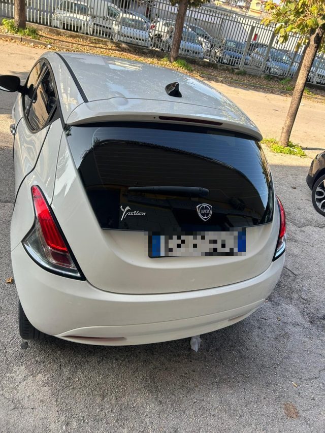 LANCIA Ypsilon 1.3 MJT 16V 95 CV 5 porte S&S Gold Immagine 3