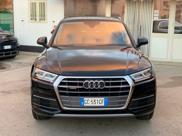 AUDI Q5 40 TDI 204 CV quattro S tronic Business Immagine 1