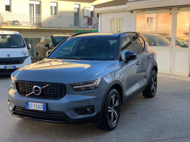 VOLVO XC40 D3 AWD Geartronic R-design Immagine 2