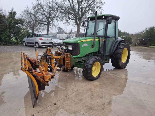 JOHN DEERE 5615 F Immagine 0