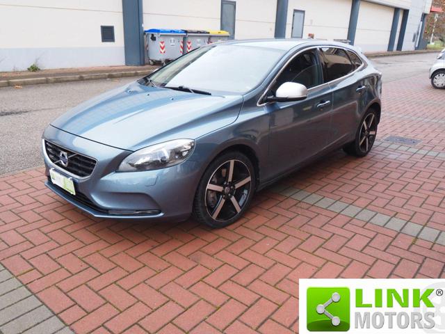 VOLVO V40 D3 Geartronic MOMENTUM FINANZIABILE CON GARANZIA Immagine 0