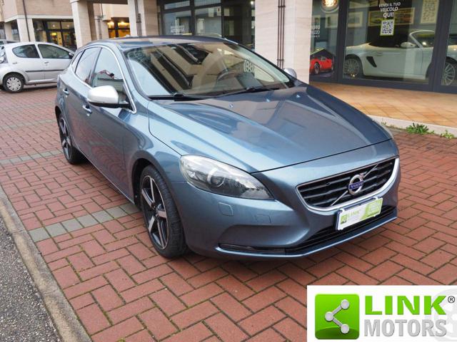 VOLVO V40 D3 Geartronic MOMENTUM FINANZIABILE CON GARANZIA Immagine 2