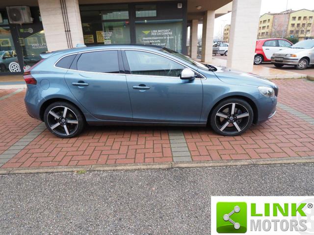 VOLVO V40 D3 Geartronic MOMENTUM FINANZIABILE CON GARANZIA Immagine 3