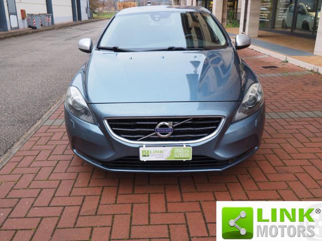 VOLVO V40 D3 Geartronic MOMENTUM FINANZIABILE CON GARANZIA Immagine 1