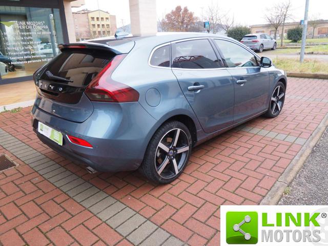 VOLVO V40 D3 Geartronic MOMENTUM FINANZIABILE CON GARANZIA Immagine 4