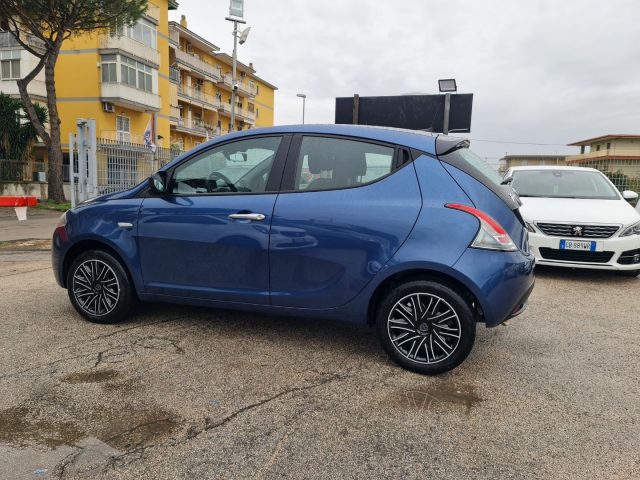 LANCIA Ypsilon 1.0 FireFly 5 porte S&S Hybrid Silver Plus Immagine 3