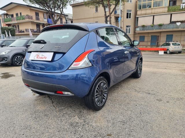 LANCIA Ypsilon 1.0 FireFly 5 porte S&S Hybrid Silver Plus Immagine 4