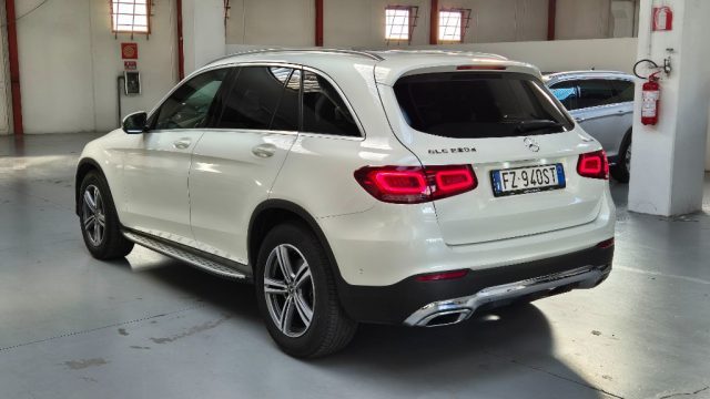 MERCEDES-BENZ GLC 220 d 4Matic TETTO PANORAMA-TELECAMERA-DISTRONIC PLUS Immagine 4