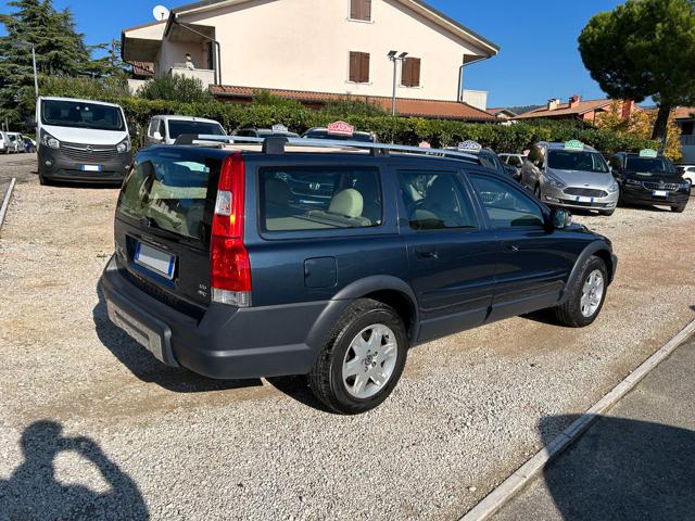 VOLVO XC70 D5 AWD Momentum Cross Country Immagine 2