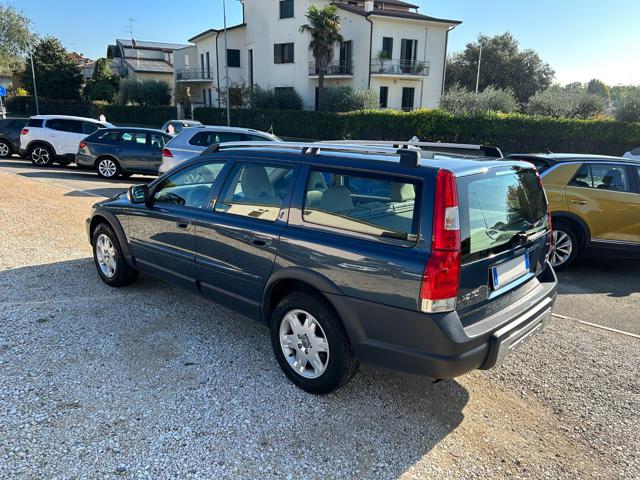 VOLVO XC70 D5 AWD Momentum Cross Country Immagine 3