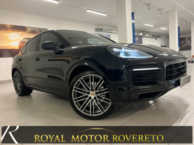 PORSCHE Cayenne Coupé 3.0 V6 E-Hybrid 462cv /22"/Gancio/Tot.Black! Immagine 2