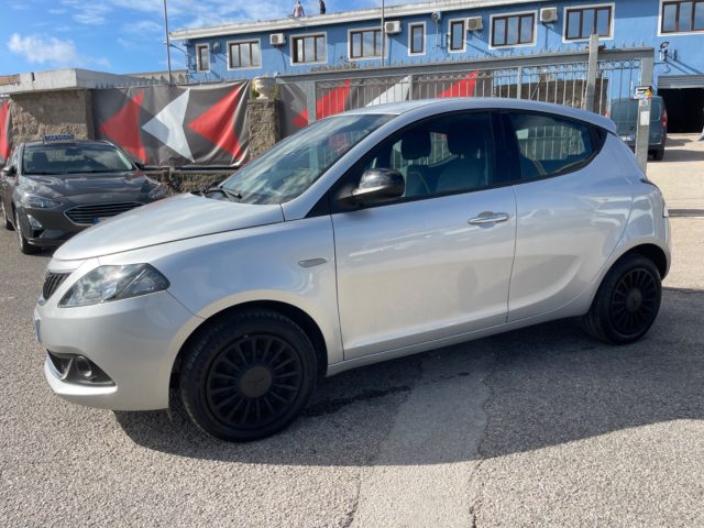 LANCIA Ypsilon 1.0  5 porte Immagine 2