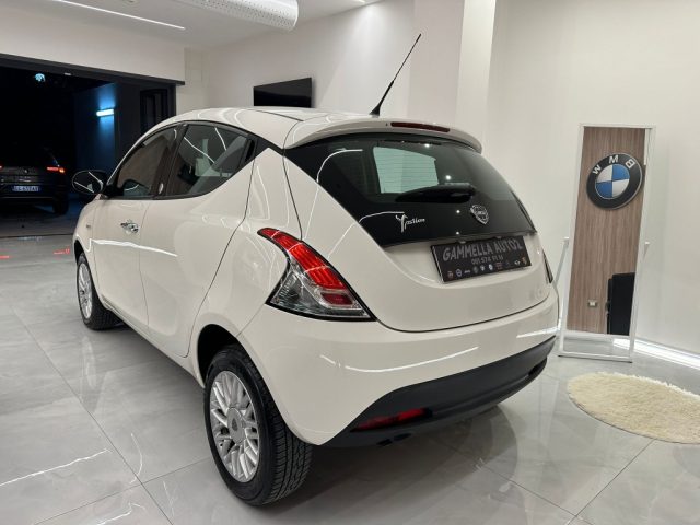 LANCIA Ypsilon 0.9 TwinAir 85 CV 5 porte Metano Ecochic Gold Immagine 2