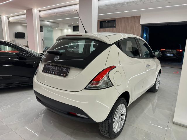 LANCIA Ypsilon 0.9 TwinAir 85 CV 5 porte Metano Ecochic Gold Immagine 3