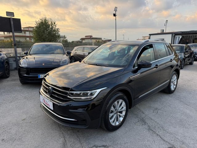 VOLKSWAGEN Tiguan 2.0 TDI 150 CV SCR DSG Life Immagine 2