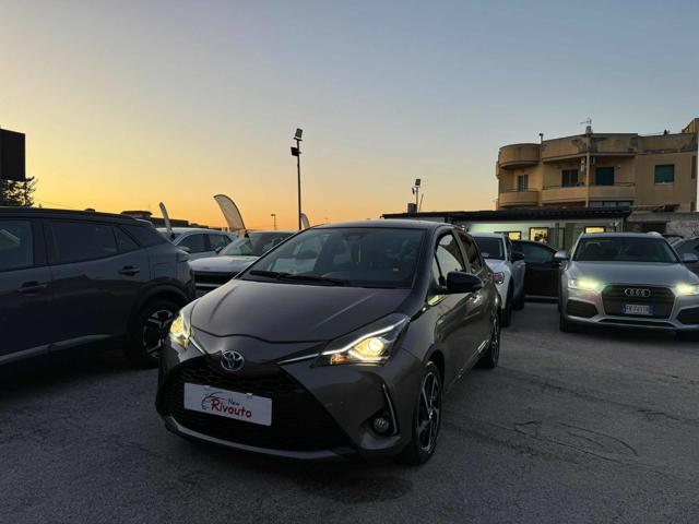 TOYOTA Yaris 1.5 Hybrid 5 porte Lounge Automatica Immagine 3