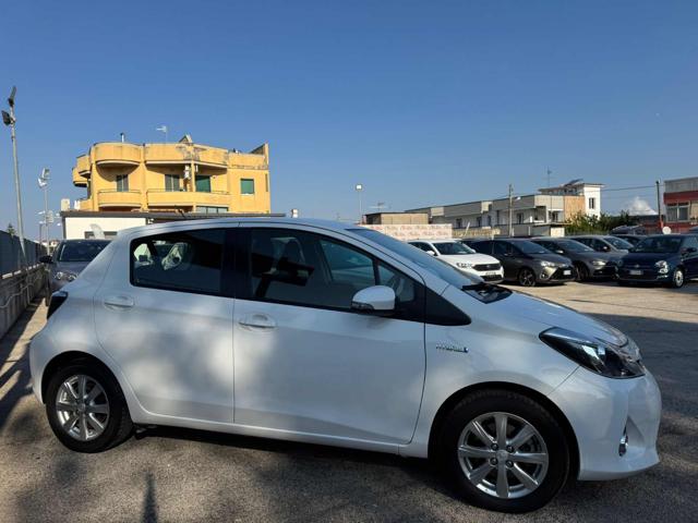 TOYOTA Yaris 1.5 Hybrid 5 porte Lounge Automatica Immagine 2