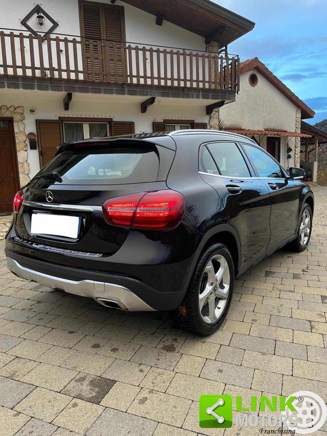 MERCEDES-BENZ GLA 200 d Automatic 4Matic Premium Immagine 3