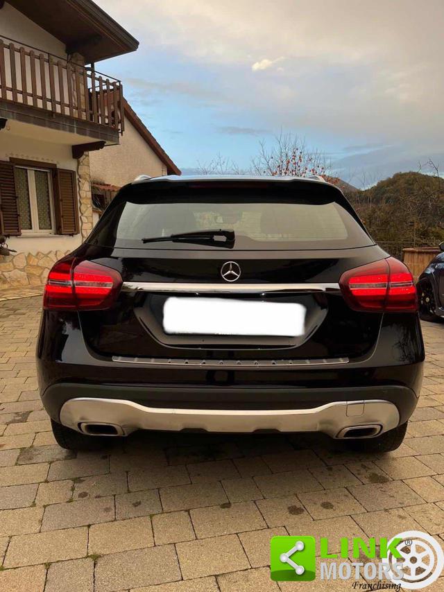 MERCEDES-BENZ GLA 200 d Automatic 4Matic Premium Immagine 4