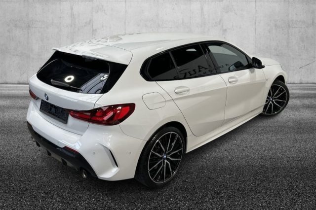 BMW 120 i 5p. Msport Immagine 1