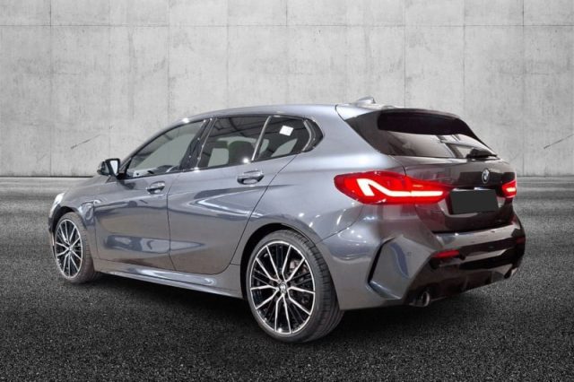 BMW 118 i 5p. Msport Immagine 1