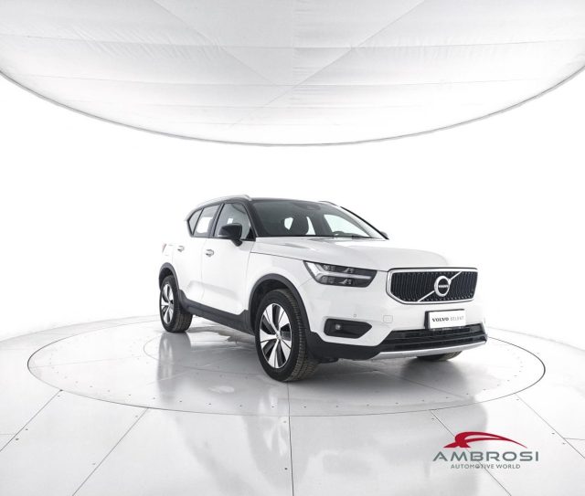 VOLVO XC40 T2 Momentum Pro Geartronic Immagine 1