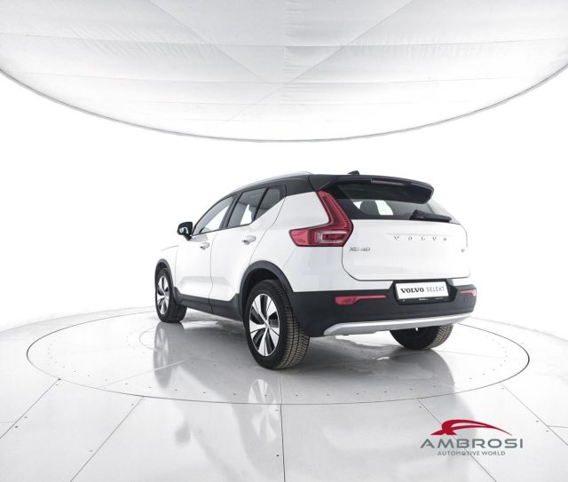 VOLVO XC40 T2 Momentum Pro Geartronic Immagine 3