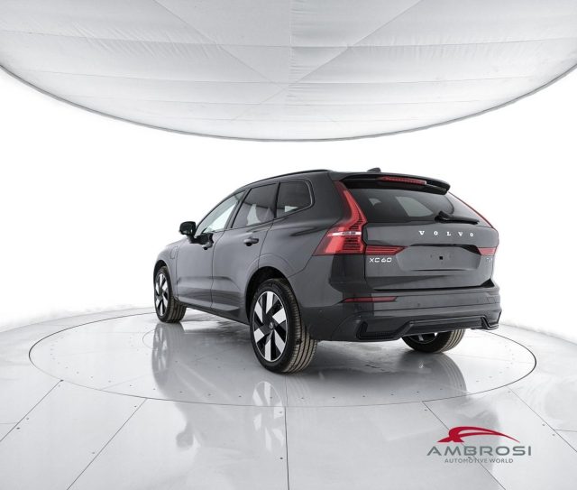 VOLVO XC60 T6 AWD Plug-in hybrid Elettrica/Benzina Plus Dark Immagine 3