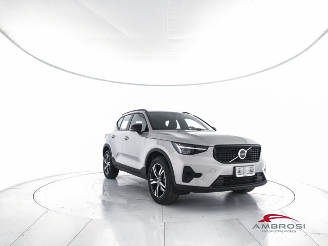 VOLVO XC40 B3 Mild hybrid Benzina Plus Dark Immagine 1