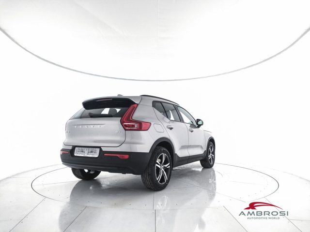 VOLVO XC40 B3 Mild hybrid Benzina Plus Dark Immagine 2