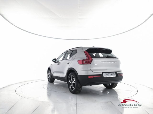 VOLVO XC40 B3 Mild hybrid Benzina Plus Dark Immagine 3