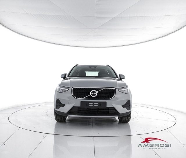 VOLVO XC40 B3 Mild hybrid Benzina Essential Immagine 4