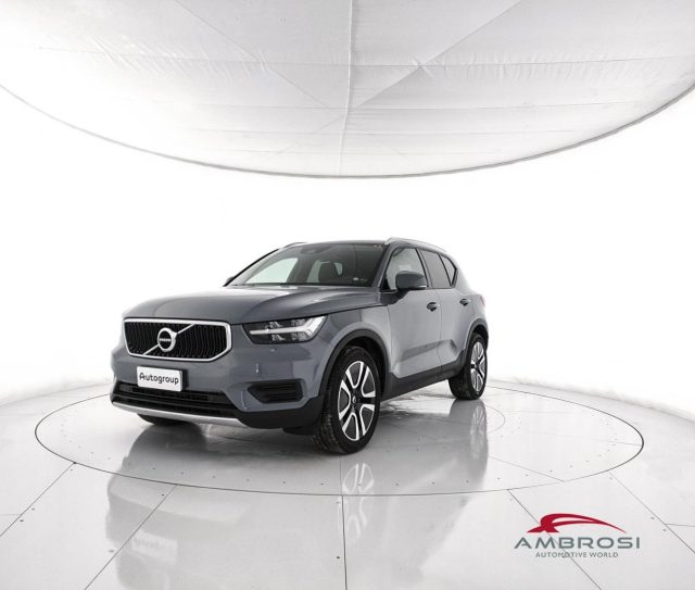 VOLVO XC40 D3 Momentum Immagine 0